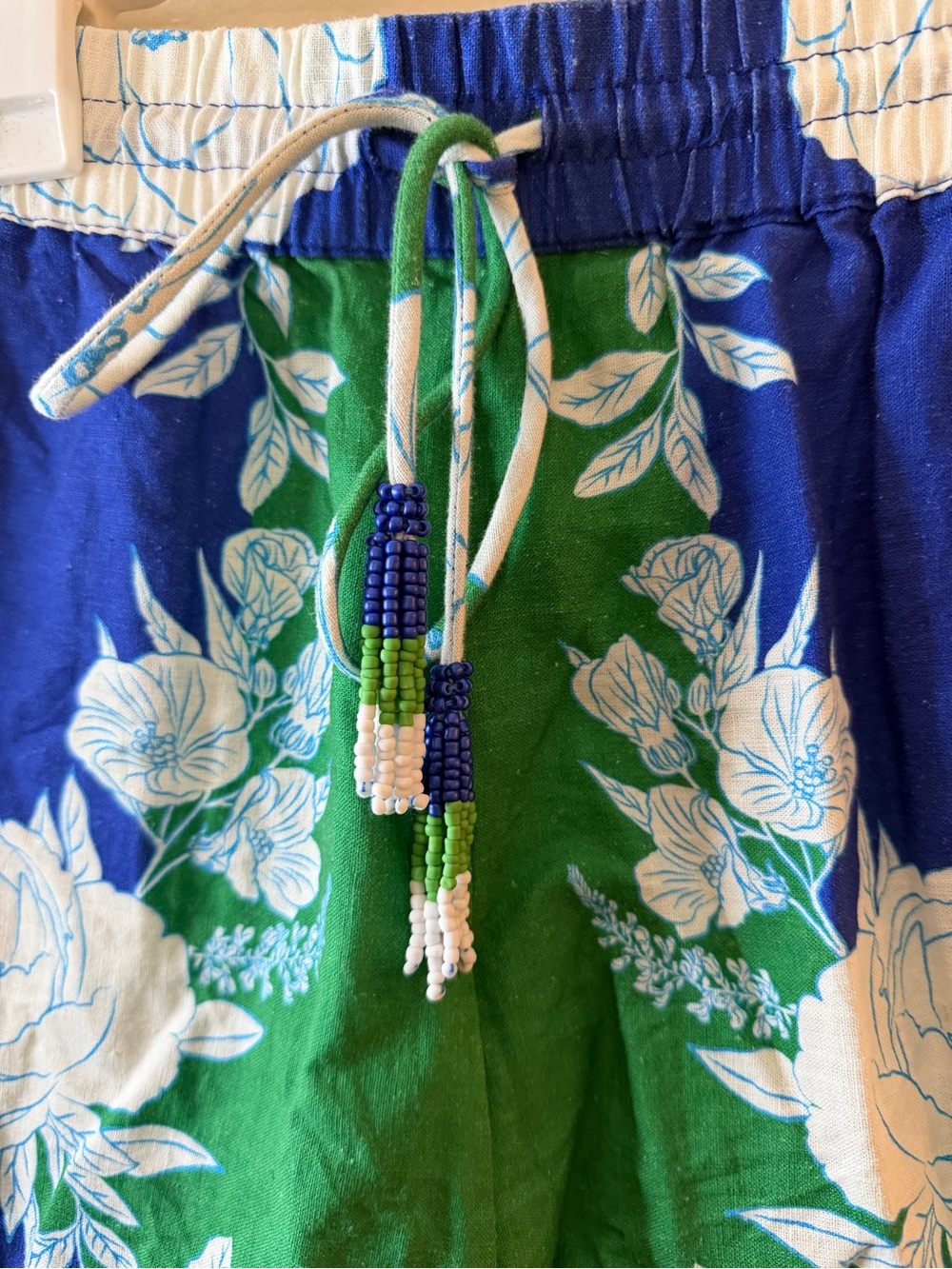 FARM Rio Soft Garden Blue Floral Linen Blend Shorts NWT Size Small - Picture 5 of 11
